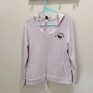 Women speak in white striped hoodie, Yellowstone, size large